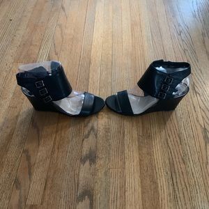 Vince Camuto Black Leather Buckle Sandals Size 7.5